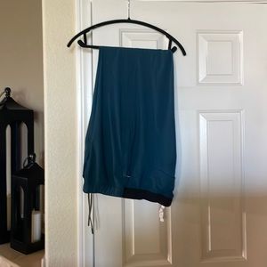 Mens LuLu light weight sweats.